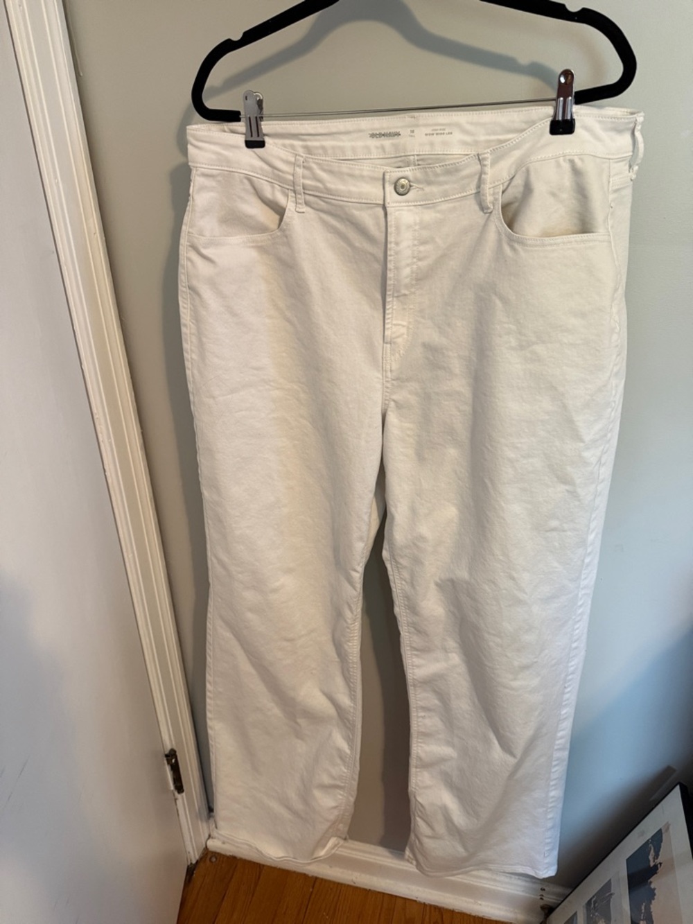 Old Navy White Straight-Leg Women’s Jeans